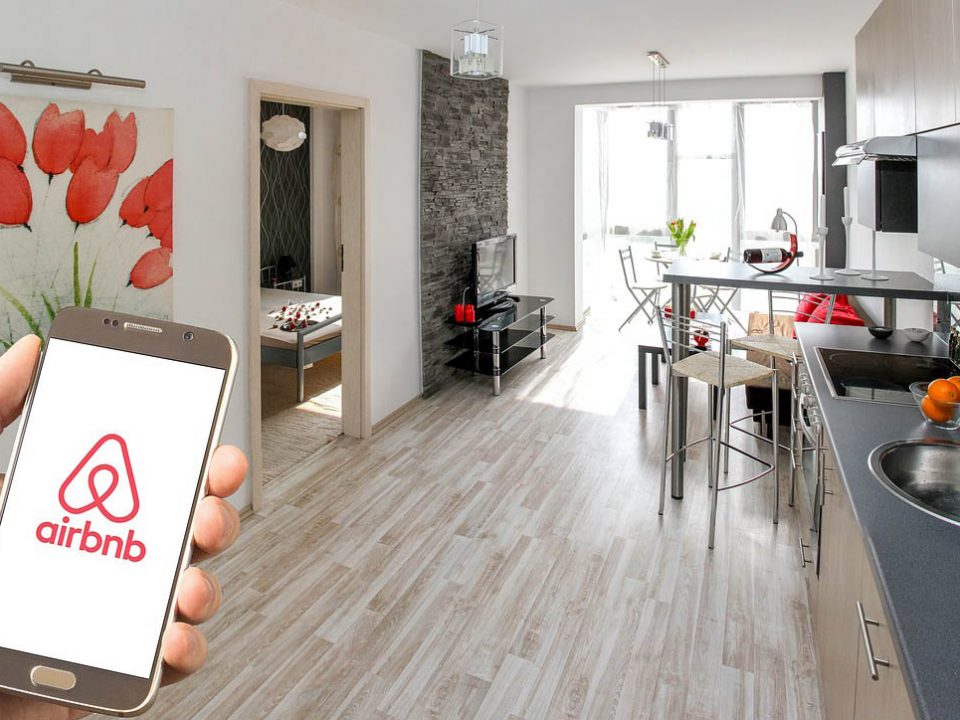 شرکت Airbnb برای افزایش اعتماد کاربرانشان چه کارهایی می کنند؟